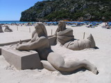 concurso internacional de castillos de arena en la playa de calan porter alaior