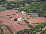 las casas rurales de menorca estan situadas, preferentemente en el interior del territorio pero en las zonas altas
