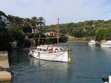 barcas amarradas en la fortaleza de san felipe en la bocana del cala san esteban