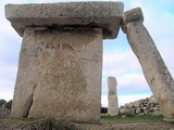 Prehistoria de Menorca, santuario talaiotico, poblado megalitico de Talati de Dall, en Mahn