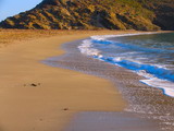 una playa de de unos 200 metros, preferida de los mahoneses, por su sercania, dista solo 6 kilometros de mahon