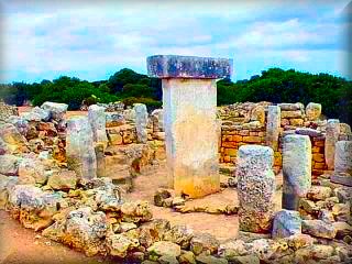 Camino de Calan Porter to Alaior is the incredible village of talayot Torralba den Salora, prehistoric with one of the most spectacular taula, an outdoor museum